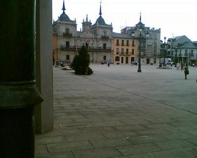 20071226081643-ponferrada-la-plaza-del-ayuntamiento.jpg